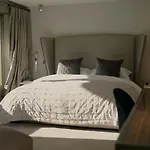 No 14 Hotell 5*